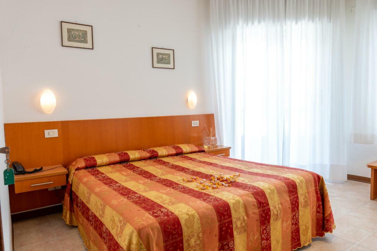 Hotel Nettuno Caorle Eksteriør bilde